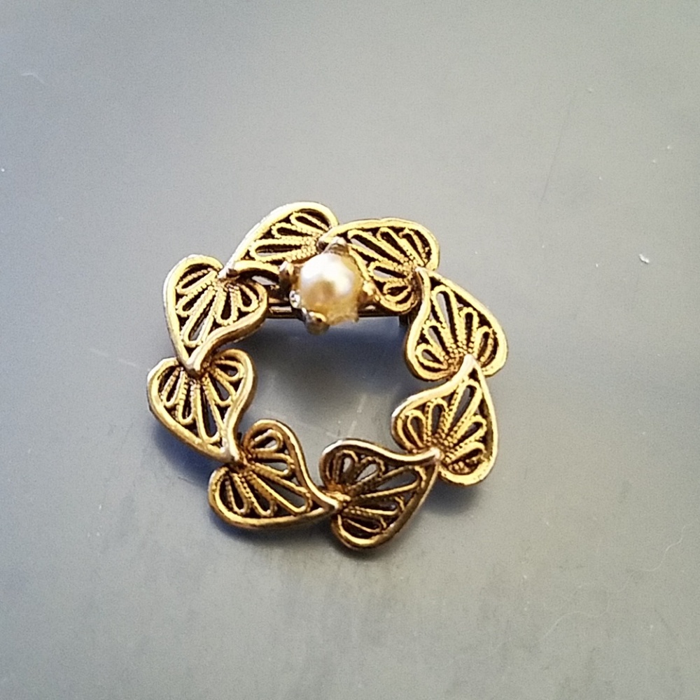 Petite vintage gold-tone circle brooch
